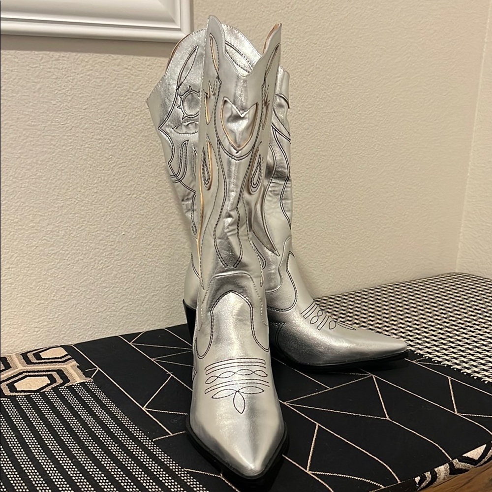 Princes Polly Exclusive “Rosewood” Boots Silver Western Boho New Size 7 - Picture 5 of 16